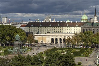 View across Maria-Theresien-Platz with the Maria-Theresien monument to the Burgtor and Hofburg