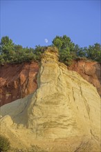 Moon and ochre rock Colorado de Rustrel, Rustrel, Département Vaucluse, France, Europe