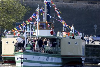 Steamboat parade on the Elbe