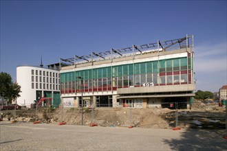 HOG Am Zwinger. Until 2007, the so-called Fresswürfel, the restaurant am Zwinger, stood. The