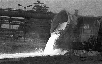 The work of steelworkers like here on 31.8.1971 at the Mannesmann-Huettenwerke in Duisburg is hard