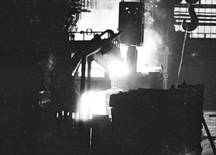 Steel production at the Hoesch AG steelworks in the Westfalenhuette on 4.12.1974 at the blast