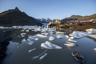 Reflection in the Svínafellslon glacier lagoon with ice floes, Svínasfellsjökull glacier tongue,