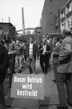 Strike by the Chemical, Paper and Ceramics Workers' Union begins in Cologne on 8.6.1971 with large