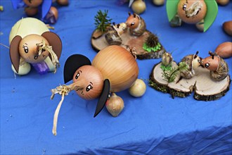 Market stall with onions in the shape of an elephant, onion market, Bern, Canton of Bern,