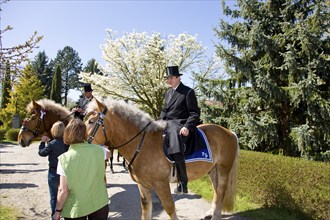 Every year at Easter there are about 5 processions in Lusatia, each with about 200 riders. The