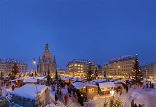 Christmas market on the Neumarkt