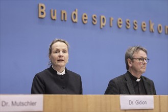 Praelatin Dr. Anne Gidion, Ev. Vorsitzende der GKKE, und Praelat Dr. Karl Juesten, Kath.