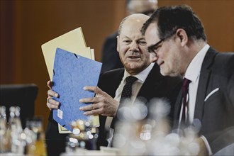 (L-R) Olaf Scholz (SPD), Bundeskanzler, und Wolfgang Schmidt (SPD), Chef des Bundeskanzleramtes,