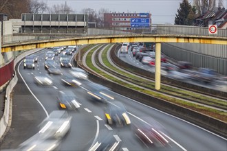 Motorway A40, Ruhrschnellweg, city centre of Essen, exit Essen-Frillendorf, Spurbus route, this