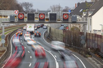 Motorway A40, Ruhrschnellweg, city centre of Essen, exit Essen-Frillendorf, Spurbus route, this