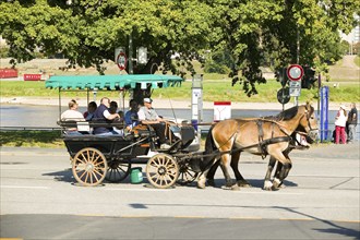 City tour by coach in Dresden's historic city centre