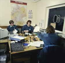 Customs activities, here on 29.11.1994 in Pomellen, on the German-Polish border, Germany, Europe