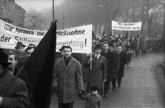 With black flags, miners of the Bismarck colliery and their relatives demonstrated against the