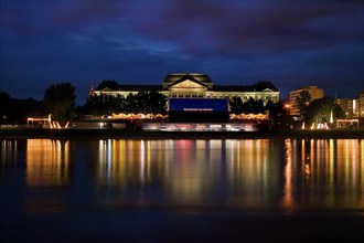 Film nights on the Elbe