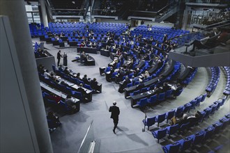 Olaf Scholz (SPD), Bundeskanzler, aufgenommen im Rahmen einer Sitzung des Deutschen Bundestages in