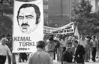 Silent march of Turks, occasion was the murder of trade union leader Kemal Tuerkler in Istanbul. 24