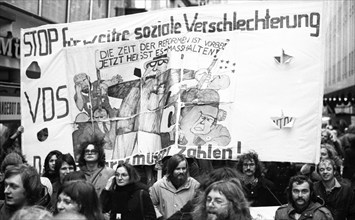 Students, mostly from universities in North Rhine-Westphalia, demonstrated through Bonn city centre