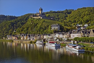 Town view of Cochem on the Moselle with Reichsburg Castle, Rhineland-Palatinate, Germany, Europe