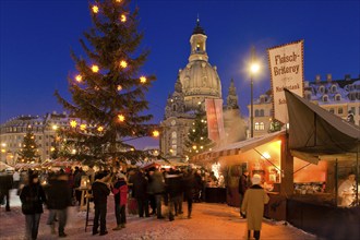 Christmas market on the Neumarkt