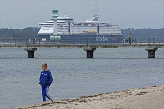 Boy, child, Falckenstein Strand, cruise ship, ferry dock, cyclist, Kiel Fjord, Kiel,