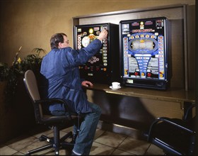 Gambling in an arcade, here on 20.7.1992 in Iserlohn, can become an addiction, Germany, Europe