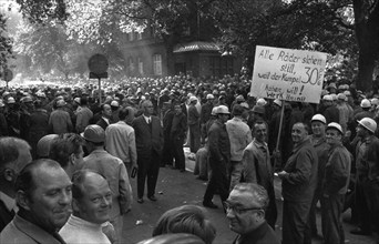 With a siege and temporary occupation of the Hoesch AG headquarters on 11.9.1969, spontaneous