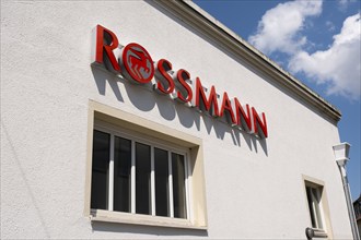 Rossmann, drugstore, facade with lettering and logo, North Rhine-Westphalia, Germany, Europe