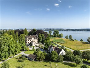 Aerial view of Seeburg Castle with integrated catering and event location in Seeburg Park on the