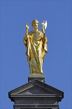 Historic guild house with golden figure on the gable, Grote Markt, historic city centre, Antwerp,