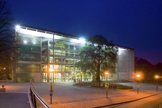 The new lecture hall centre at the Technical University of Dresden (1998) is exceptionally