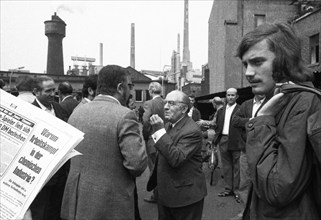 Strike by the Chemical, Paper and Ceramics Workers' Union begins in Cologne on 8.6.1971 with large