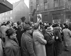 With black flags, miners of the Bismarck colliery and their relatives demonstrated against the