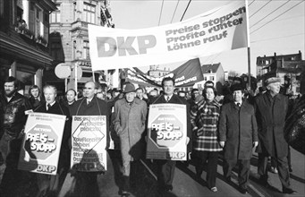 Supporters and functionaries of the DKP demonstrated for a price freeze of communal and general