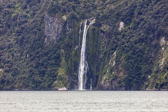 Stirling Falls, Milford Sound, Fiordland National Park, Neuseeland