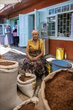 Vendor selling spices, market stall, Uzgen Bazaar, Ösgön, Osh region, Kyrgyzstan, Asia