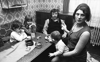 Unemployed at the Dortmund Labour Office and at home in Dortmund on 17.12.1974. Unemployed with