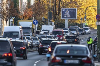 Gladbecker Straße in Essen, B224, inner-city street in Essen heavily polluted by air pollution,