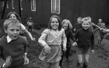 Children, large families and single parents in a homeless shelter on 28.6.1971 in Hilden, Germany,