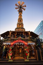 Christmas pyramid, party location, art museum, cube, Christmas market, Schlossplatz, Stuttgart,