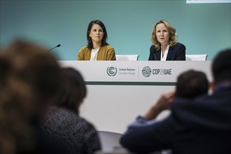 Annalena Baerbock (Buendnis 90 Die Gruenen), Bundesaussenministerin, und Steffi Lemke (Buendnis 90