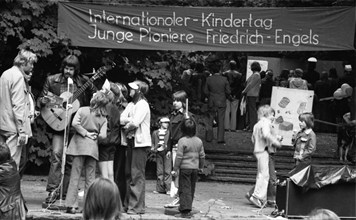 The children's parties of the Young Pioneers (JP) of the children's organisation of the DKP,