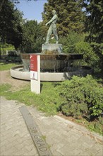 Worker Monument at 50 degrees latitude, northern, latitude, number, 50, marker, Rüsselsheim, Hesse,