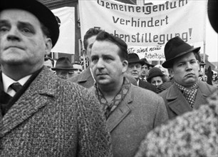 With black flags, miners of the Bismarck colliery and their relatives demonstrated against the