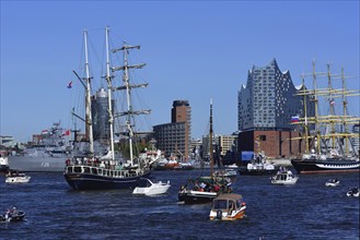 Europe, Germany, Hamburg, Elbe, harbour birthday, parade in front of the Elbe Philharmonic Hall,