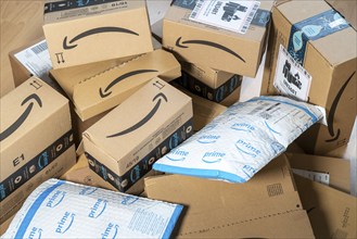 Parcels from online mail order company Amazon, various packaging, Amazon Prime