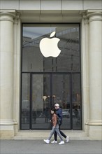 Apple shop, Passeig de Gracia, Barcelona, Catalonia, Spain, Europe