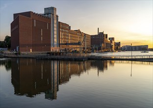 The inner harbour, in Duisburg, building Küppersmühle, and Werhahn-Mühle on the right, North