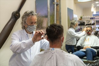 Hairdressing salon in Essen-Rüttenscheid, first customer after 6 weeks, shop closed due to Corona,