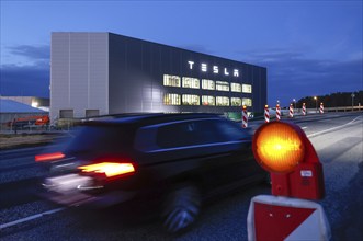 A car drives past the battery factory of the Tesla plant, Grünheide, 13.01.2023